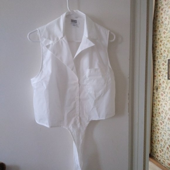 Unique Vintage Tops - Front-Tie Crop Top XL NWOT